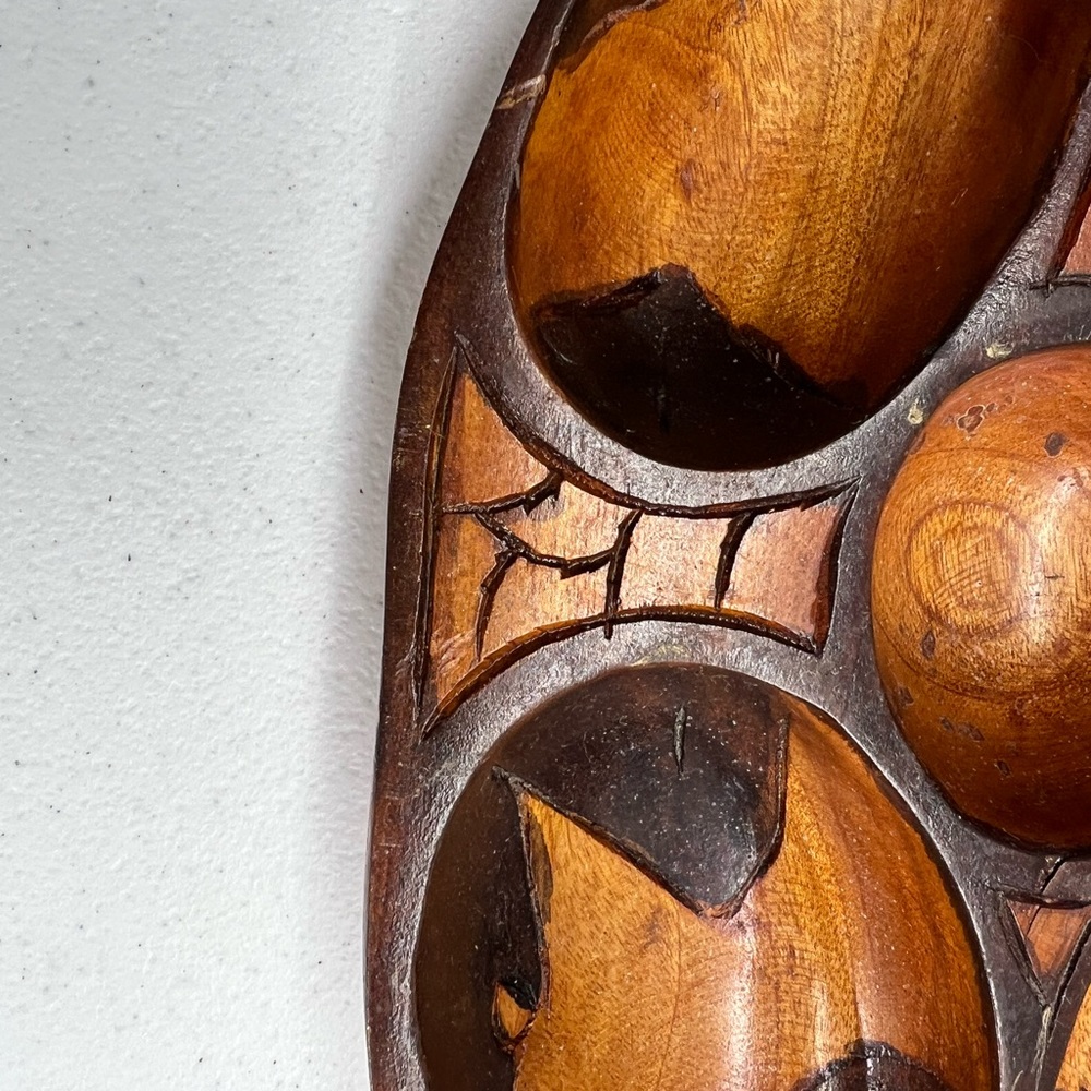Carved wood serving bowl monkey pod 5 compartments 12x 7x 2 Inches - Picture 5 of 11